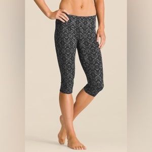NWT! Athleta Freedom Chaturanga Yoga Knicker Capri Crop Workout Leggings